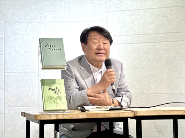 염홍철 전 대전시장이 인문학 세미나를 통해 ‘인문학의 중요성과 사회 발전’을 강조하며 많은 시민들의 관심 속 성황리에 강연을 마쳤다. 계룡문고 제공