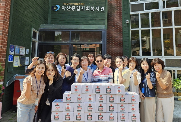 아산종합사회복지관은 지난 6월 10일 서울우유 아산온천 고객센터로부터 병 우유 660개를 후원받아 어르신들께 전달했다.