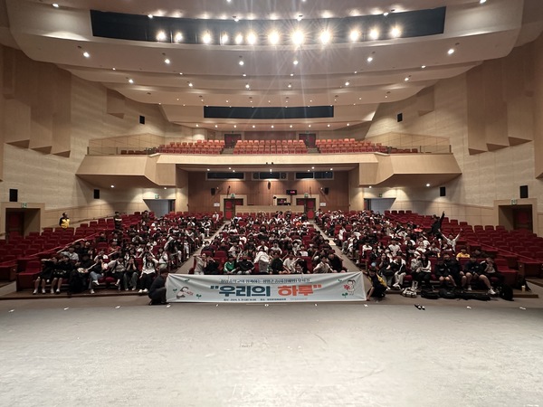 ▲ [생명 소중함 품은 뮤지컬 공연 ‘우리의 하루’ 눈길] 청양군청소년재단 청소년상담복지센터 지난달 31일 청양문화예술회관 대공연장에서 2024년 찾아가는 생명존중(자살예방)뮤지컬 프로그램 ‘우리의 하루’ 공연을 개최했다.