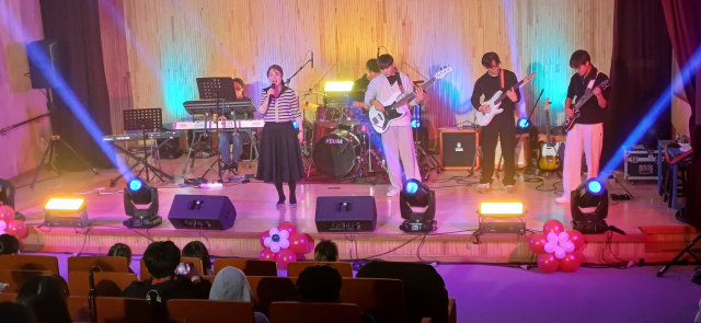 옥천군 청소년수련관은 22일 청소년들이 청소년수련관 프로그램에서 배우고 익힌 공연을 친구들과 가족들에게 선보이기 위한 공연을 개최했다.사진은 지난해 공연 모습. 사진=독자 제공