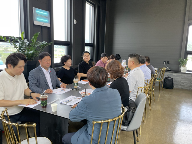 충청투데이 대외협력자문위원회가 21일 충남 공주시 신풍면 힐스포레 테마파크에서 정기 월례회를 개최했다.사진=윤경식 기자