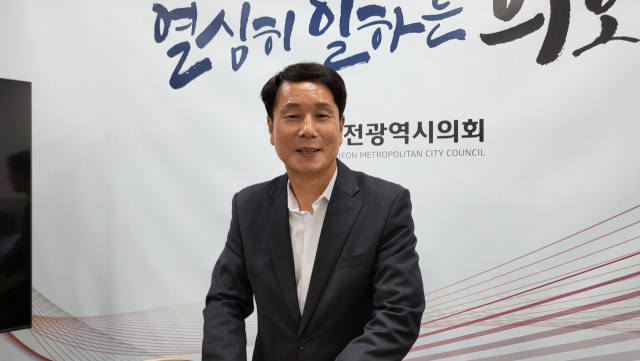 이상래 대전시의회 의장은 24일 오후 대전시의회 기자실에서 브리핑을 열고 이날 오전 열린 의원총회 결과를 발표했다. 사진=이심건 기자