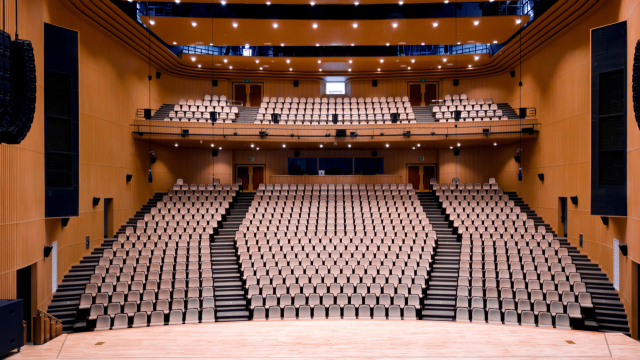 제천예술의전달이 다음달 24일 정식 개관에 시민들을 만난다. 사진은 제천예술의전당 내부 전경. 제천시 제공