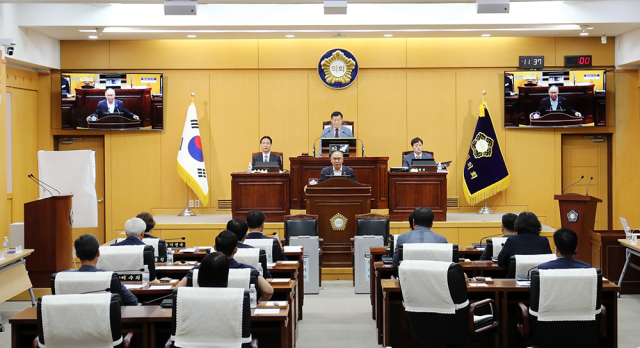 26일 열린 제296회 임시회 제1차 본회의. 서산시의회 제공