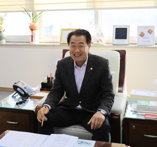 장동현 진천군의회 의장