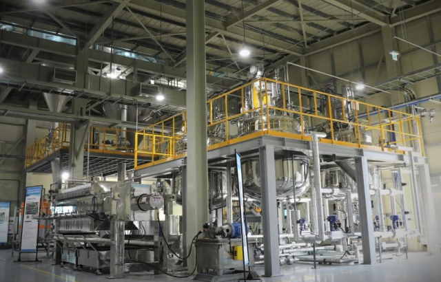 탄소중립화학공정실증센터 실증실험동 내부 장비 전경. 한국화학연구원 제공