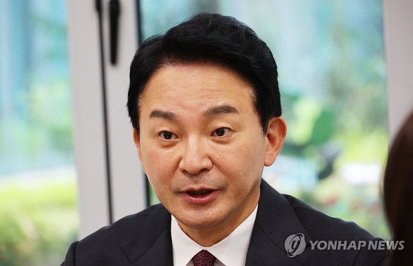 질문에 답하는 원희룡 전 장관. 사진=연합뉴스 제공