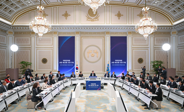 윤석열 대통령이 3일 서울 종로구 청와대 영빈관에서 열린 '하반기 경제정책방향 및 역동경제 로드맵 발표' 회의를 주재하고 있다. 2024.7.3 [대통령실 제공. 재판매 및 DB 금지]