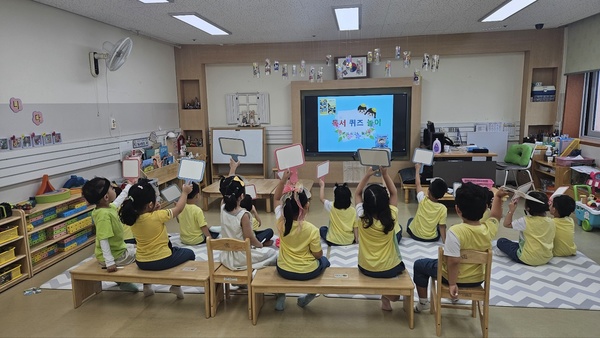 ▲ 충남 공주 신관유치원 디지털 과의존·과몰입 예방교육 모습. 신관유치원 제공