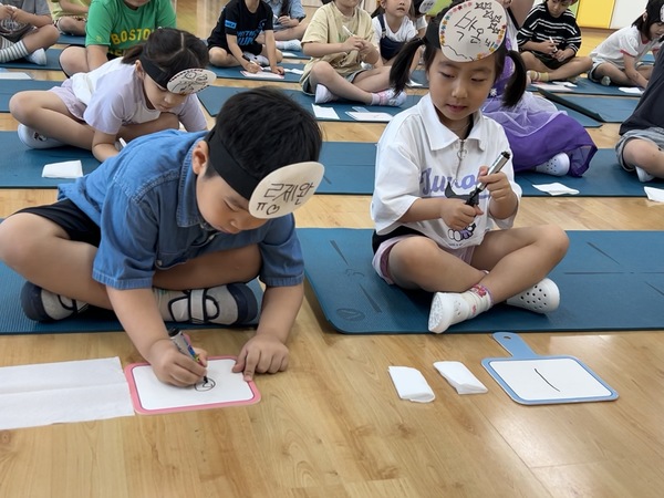 ▲ 충남 공주 신관유치원 디지털 과의존·과몰입 예방교육 모습. 신관유치원 제공