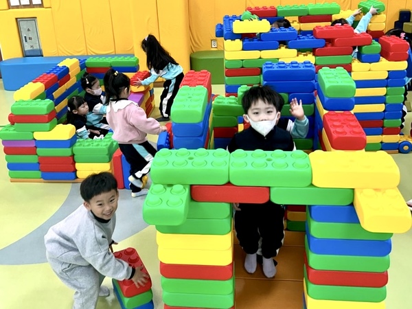 ▲ 충남 당진 기지유치원 디지털 과의존·과몰입 예방교육 모습.  기지유치원 제공