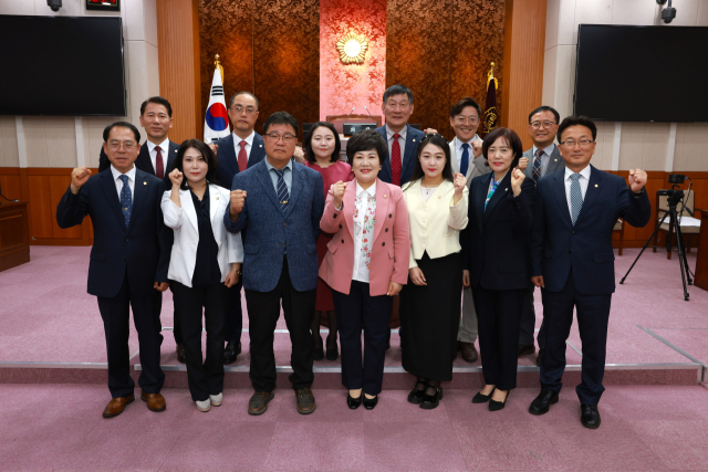 제9대 제천시의회 이정임 의장이 전반기 의정활동을 왕성한 활동속에 마쳤다. 사진은 의원들 모습. 제천시의회 제공