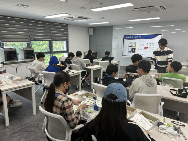 충북혁신도시 복합혁신센터에서 진행 중인 AI 융합 심화 교육 현장. 진천군 제공