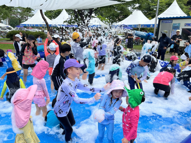 보은군은 오는 19일부터 8월 18일까지 보은읍 뱃들공원 일원에서 아동·청소년과 그 가족들을 위한 여름철 무료 물놀이장을 운영한다.(사진/보은군 제공)