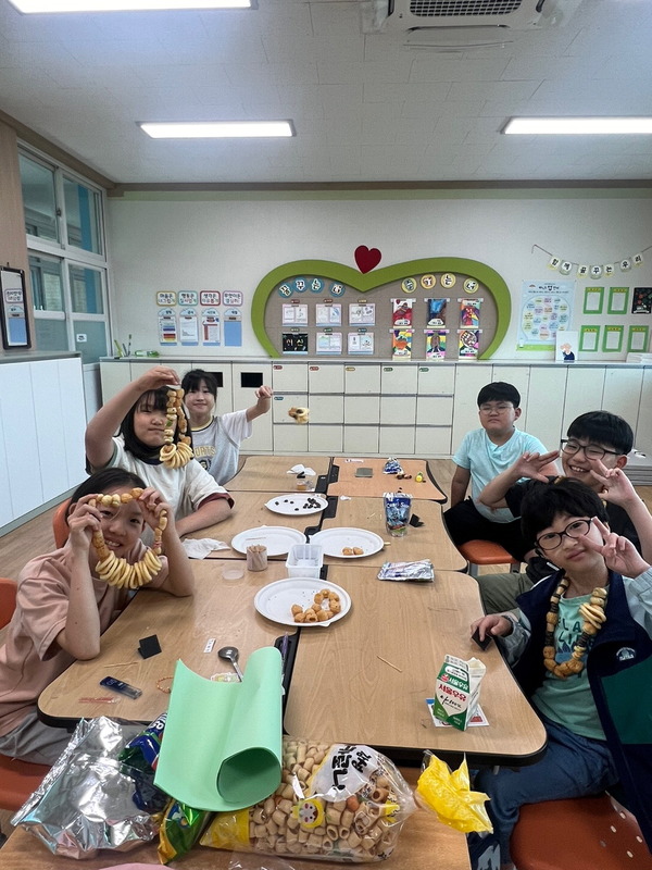 ▲ 예산군청소년상담복지센터는 청소년의 어려움과 고민을 효과적으로 해결을 위해 기관으로 찾아가는 ‘집단프로그램’을 운영하고 있다. 사진은 집단프로그램 운영 모습. 예산군청소년상담복지센터 제공