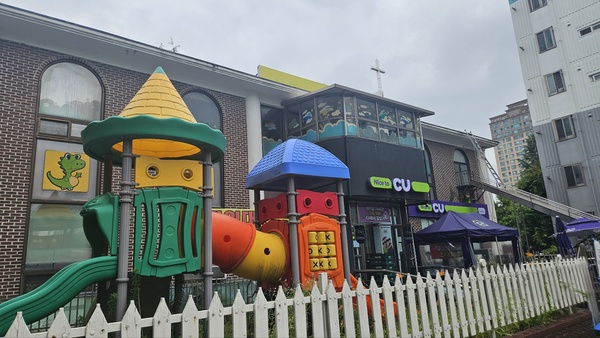 ▲ 대전 서구의 한 폐원 어린이집. 어린이집 자리 일부에 편의점이 들어서 있다. 사진=김중곤 기자 kgony@cctoday.co.kr