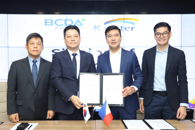 한국수자원공사는 17일 필리핀 팜팡가주(州) 클락 현지에서 필리핀 기지전환개발청과 상하수도 기반 시설 확충 타당성 조사 등 국제협력 사업의 원활한 추진을 위한 업무협약을 체결했다. 한국수자원공사 제공