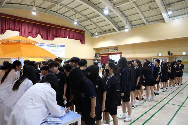 천안신방중, 학생응원프로그램 '함께치얼업' 캠페인. 천안신방중 제공