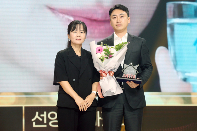 ㈜선양소주(회장 조웅래)가 지난 18일 오후 서울 중구 크레스트72에서 열린 ‘2024 방송광고 페스티벌’ 시상식에서 식음료 부문 최우수상을 수상했다. 선양소주 제공