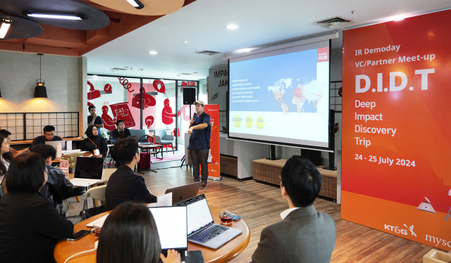 KT&G가 청년 창업 지원 프로그램 ‘상상스타트업캠프’ 8기 글로벌 트랙(Global Track) 참여팀들의 투자유치를 위한 ‘IR 피칭데이’를 지난 24일 인도네시아 자카르타에서 개최했다. KT&G 제공