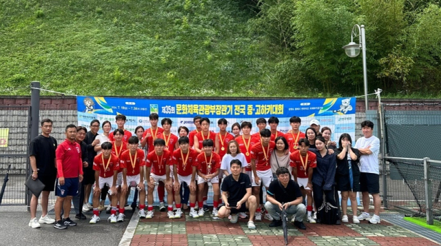 아산고등학교 하키부가 제35회 문화체육관광부장관기 전국중·고하키대회 남자 고등부 정상에 올랐다. 아산고 제공