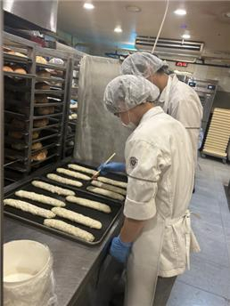 충남도립대 호텔조리제빵학과는 방학 중 호텔과 리조트, 대형 베이커리 등에서 재학생 현장실습을 진행하고 있다