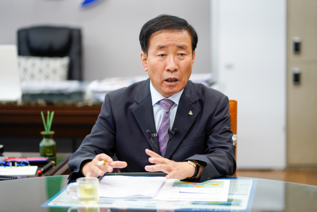 김문근 단양군수가 31일 단양군수실에서 환경부 단양천댐 건설 후보지 반대 입장을 밝혔다. 단양군 제공