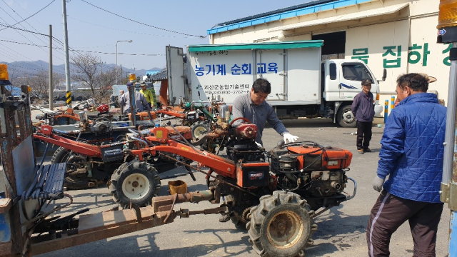 오는 16일부터 11월까지 농업인들을 대상으로 찾아가는 농기계 순회 수리 교육을 진행한다. 괴산군 제공