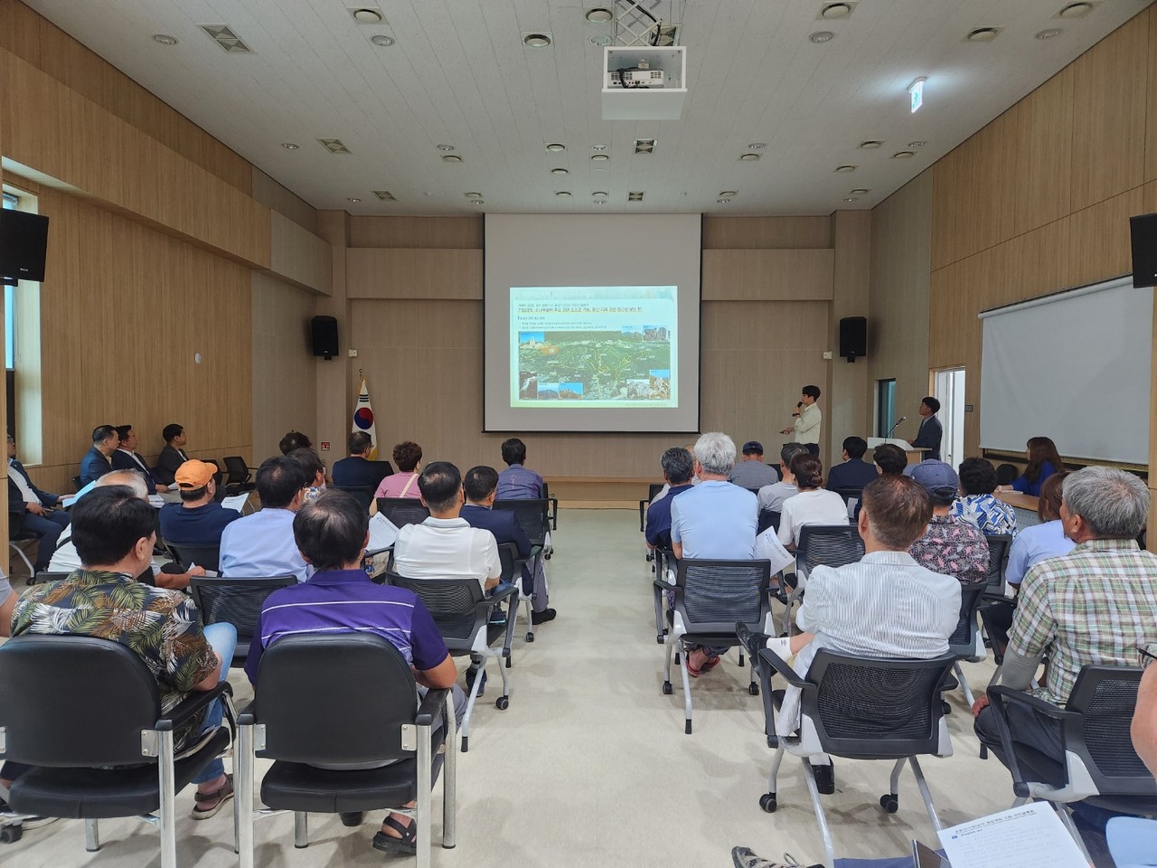 충남 홍성 홍북읍행정복지센터에서 진행된 용봉산 권역 종합계획 수립 주민설명회. 사진=김지현 기자