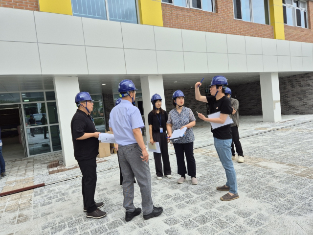 대전서부교육지원청이 내달 1일자 대전둔곡초중학교의 정상 개교를 위해 ‘대전둔곡초중 개교업무 지원 TF’를 운영해 개교업무 마무리에 박차를 가하고 있다고 8일 밝혔다. 대전시교육청 제공