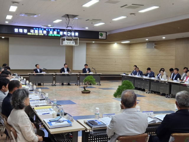 충북 단양군은 2025년 정부예산 확보를 위한 엄태영 국회의원 초청, 정책간담회 개최했다. 청책 간담회 모습. 단양=이상복 기자