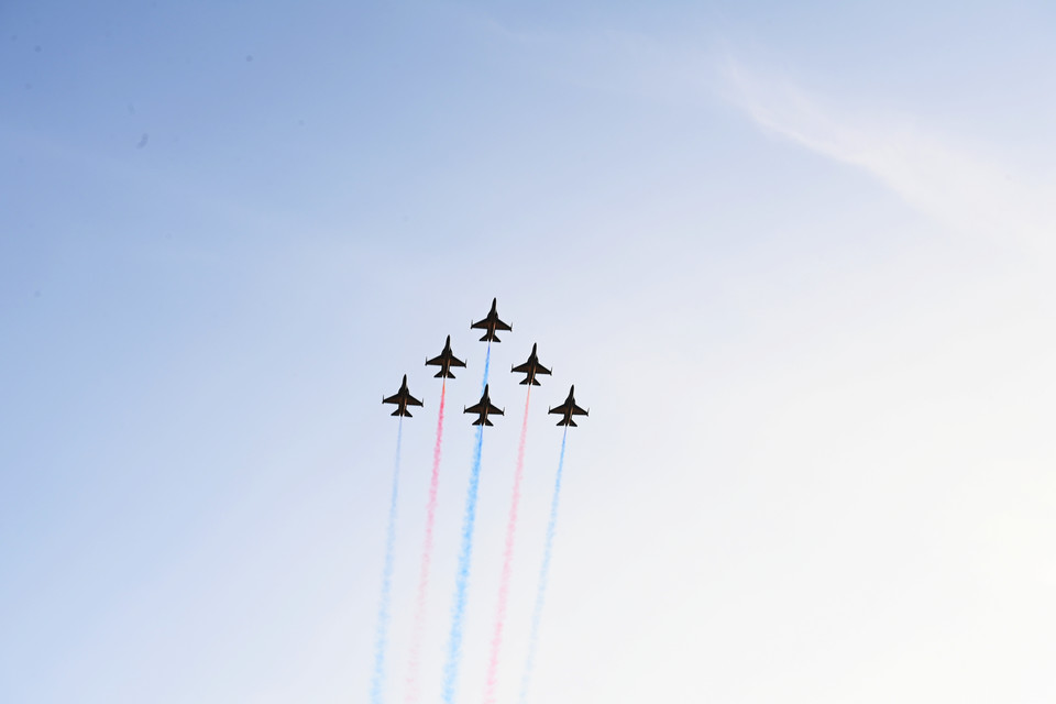 9일 대전 중구 중앙로 일원에서 열린 2024 대전 0시 축제 개막식에서 블랙이글스가 축하 공연을 하고 있다. 김주형 기자 kjh2667_@cctoday.co.kr