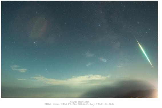 지난 8일 한국천문연구원 보현산천문대에서 촬영한 페르세우스자리 유성우. 한국천문연구원 제공