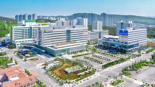 ▲ 건양대 논산 창의융합캠퍼스 전경 (왼쪽 사진) 메디컬 캠퍼스 전경. 건양대 제공