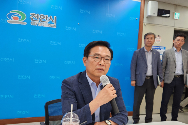 김석필 천안시부시장이 14일 ‘제79주년 광복절 경축식’ 자체 개최에 대한 내용을 발표하고 있다. 사진=이재범 기자.