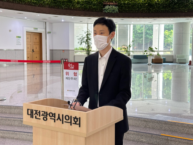 이중호 윤리특별위원장은 16일 오후 대전시의회에서 열린 기자회견을 열고 송홥섭 의원에 대한 윤리특위 심사 결과를 발표했다. 사진=이심건 기자