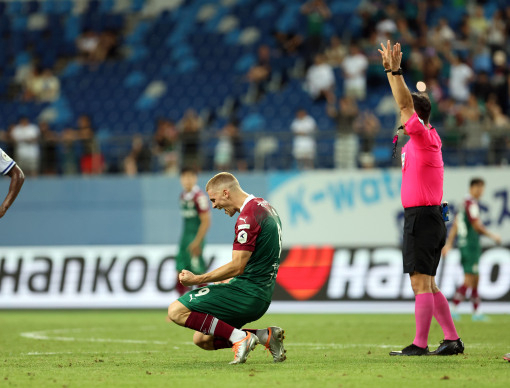 대전하나시티즌 구텍이 지난 17일 대전월드컵경기장에서 열린 인천유나이티드와의 경기에서 후반 극장골을 터트린 뒤 세레머니를 하고 있다. 대전하나시티즌 제공