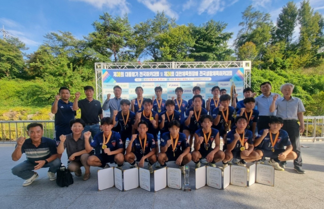 아산고 하키부가 제38회 대통령기 전국하키대회 남자 고등부 우승을 차지했다. 아산고 제공