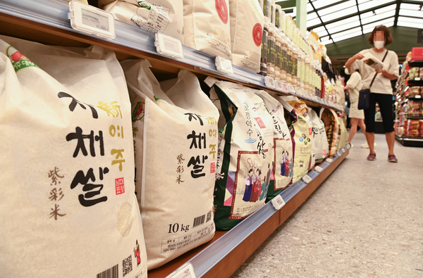 ▲ 쌀 소비량이 감소되고 있는 가운데 26일 대전의 한 대형마트에 쌀이 진열되어 있다. 김주형 기자 kjh2667_@cctoday.co.kr