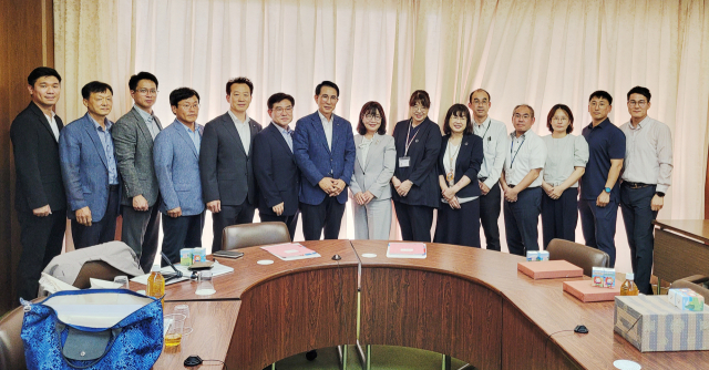 이완섭 서산시장이 지난달 28일 일본 아카시시를 방문해 아동 보육 등 보육정책을 주제로 간담회를 가졌다. 서산시 제공