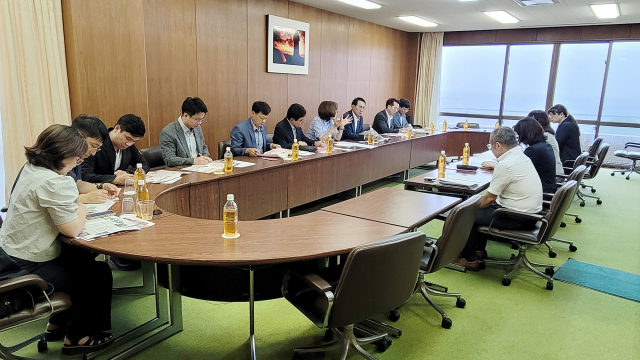 이완섭 서산시장이 지난달 28일 일본 아카시시를 방문해 아동 보육 등 보육정책을 주제로 간담회를 가졌다. 서산시 제공