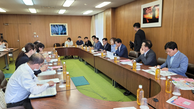 이완섭 서산시장이 지난달 28일 일본 아카시시를 방문해 아동 보육 등 보육정책을 주제로 간담회를 가졌다. 서산시 제공
