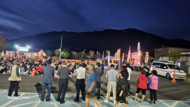 제천시 송학면 의료폐기물 소각장 건립 철회를 요구하는 송학면 주민들의 총권기대회 모습. 제천=이상복 기자