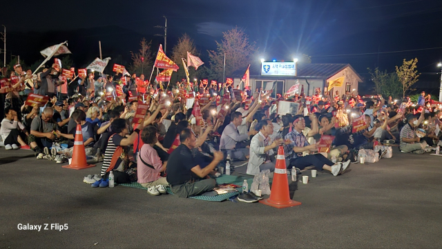 제천시 송학면 의료폐기물 소각장 건립 철회를 요구하는 송학면 주민들의 총권기대회 모습. 제천=이상복 기자