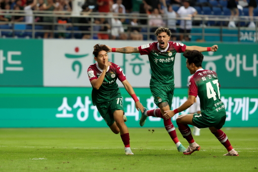 대전하나시티즌 윤도영이 1일 대전월드컵경기장에서 열린 광주FC와의 경기에서 득점 후 동료들과 세레머니 하고 있다. 대전하나시티즌 제공