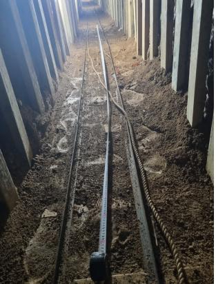 유류 절도단이 도심에서 파낸 지하 4m 땅굴 모습. 대전경찰청 제공