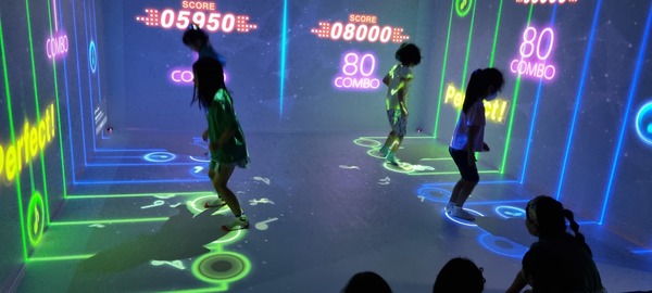 ▲ 한들물빛유치원 유아들이 언플러그드 게임을 하고있다. 한들물빛유치원 제공