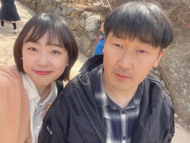 음성군에서 ‘뀨농원’을 운영하며 햇사레복숭아를 생산하는 최영규·김슬기부부가 대전 ‘대전·세종·충청 푸드페스타’에 참가한다. 김영 기자