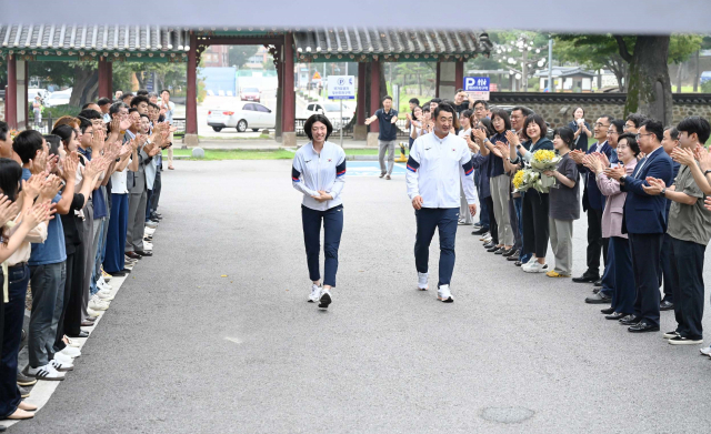 충남 홍성군이 11일 패럴림픽 휠체어펜싱에서 36년 만에 은메달을 획득한 권효경 선수의 환영식을 개최했다. 사진 홍성군 제공