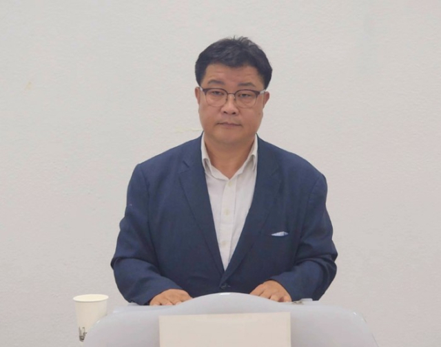 이재신 제천시의회 의원이 반박 기자회견을 갖고 있다. 제천=이상복 기자